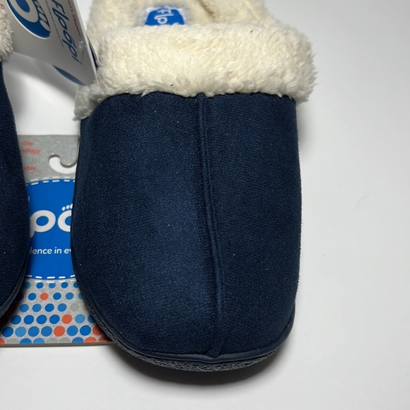 Flopping Navy Slippers - Picture 5 of 5